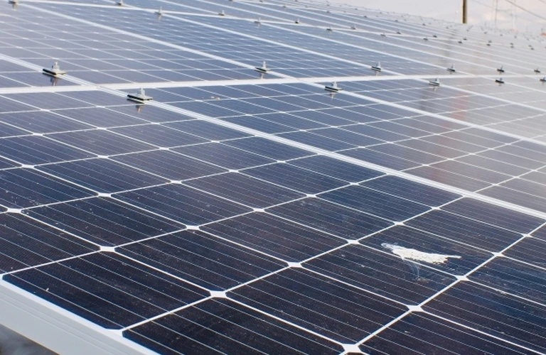 古くなった太陽光パネルを洗浄し、発電効率を最大化しましょう！｜パネルの洗浄のことならエネカツ福岡